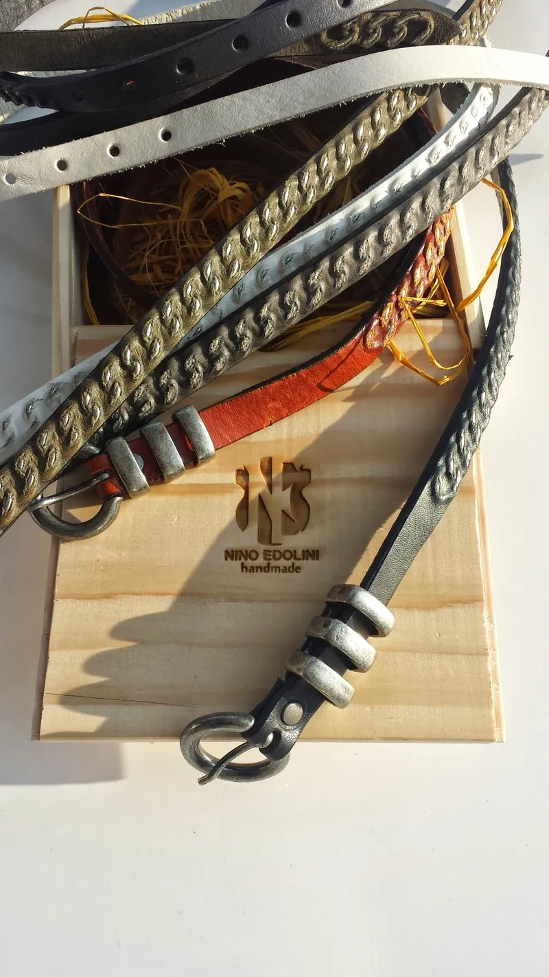 Kožni kaiševi i drvena poklon kutija s logom Nino Edolini Handmade